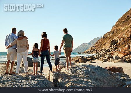 
                Strand, Familie, Generationen                   