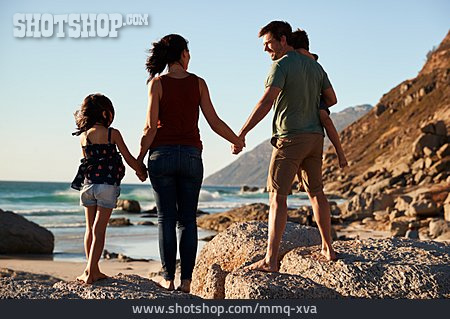 
                Strand, Familie, Verbundenheit                   