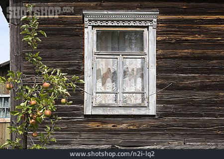
                Fenster, Holzhaus                   