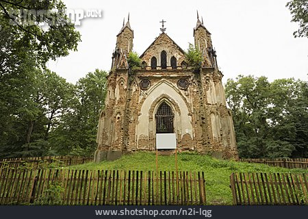 
                Grabkapelle, Zakozel                   