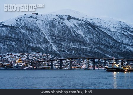 
                Tromsø, Tromsø-brücke, Tromsøysund                   