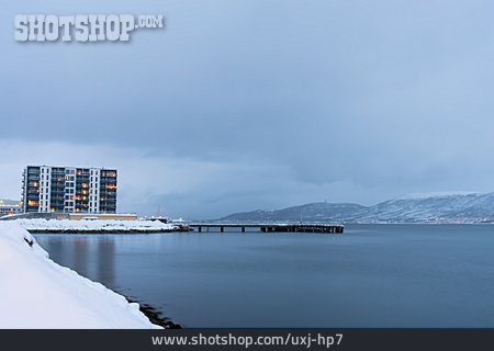 
                Wohnhaus, Hochhaussiedlung, Tromsø                   