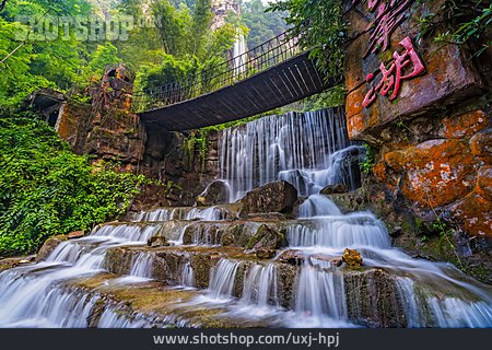 
                Hängebrücke, Naturschutzgebiet, Zhangjiajie, Baofeng-see                   