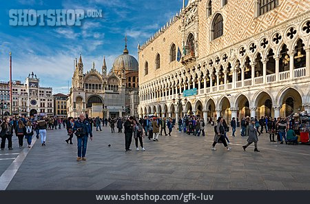 
                Venedig, Dogenpalast, Markusdom                   