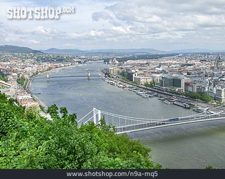 
                Donau, Budapest, Kettenbrücke                   