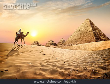 
                Wüste, Pyramiden Von Gizeh                   