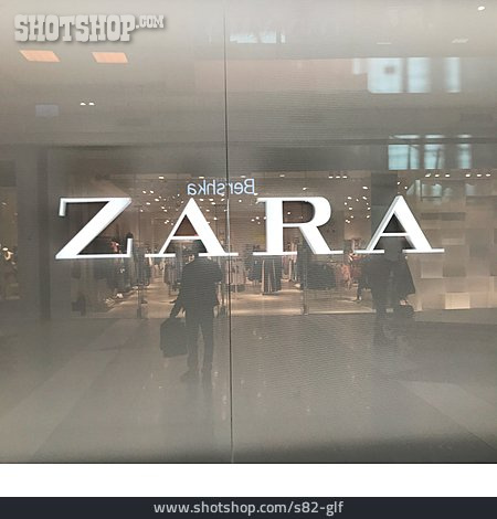 
                Kleidergeschäft, Zara                   