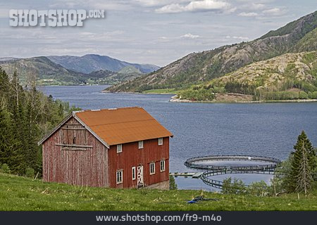 
                Norwegen, Fischzuchtbecken, Eiterfjorden                   