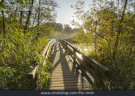 
                Holzbrücke, Höglwörther See                   