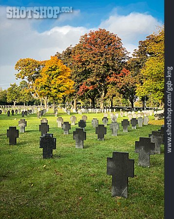 
                Soldatenfriedhof, Gedenkstätte                   