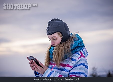 
                Mädchen, Winter, Smartphone                   