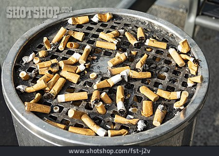 
                Aschenbecher, Zigarettenstummel                   