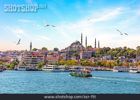 
                Goldenes Horn, Istanbul, Eminönü                   