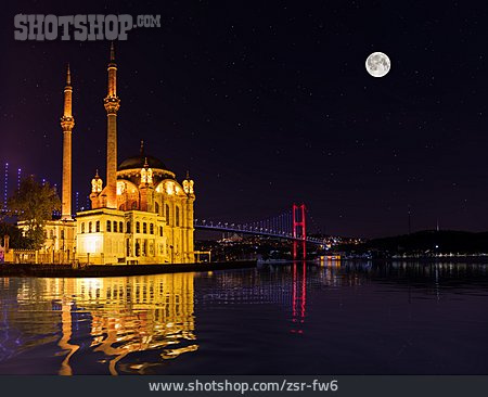
                Istanbul, Ortaköy-moschee                   