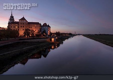 
                Elbe, Schloss Hartenfels                   