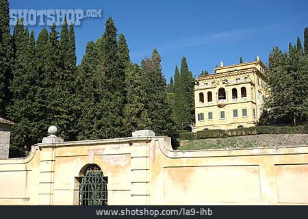 
                Villa Fidelia                   