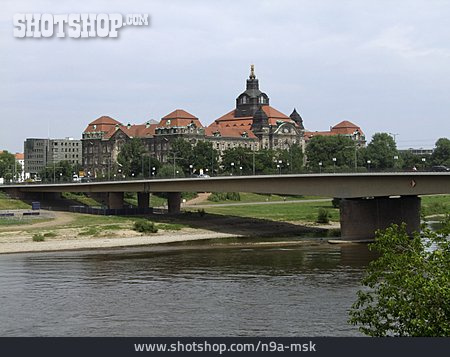 
                Elbe, Dresden, Sächsische Staatskanzlei                   