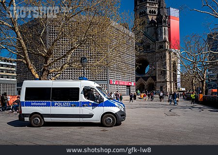 
                Berlin, Breitscheidplatz, Polizeipräsenz                   