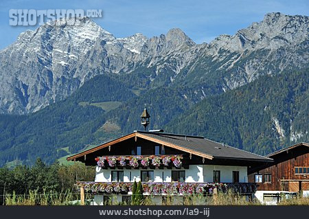 
                Bauernhaus, Tiroler Alpen, Saalfelden Am Steinernen Meer                   