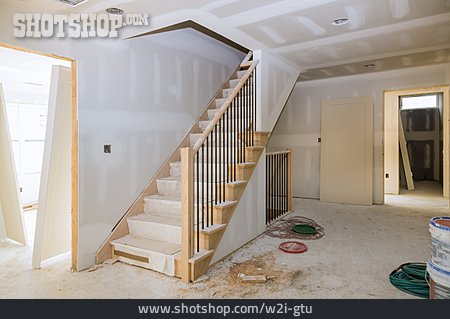 
                Treppenaufgang, Innenausbau, Trockenbau                   
