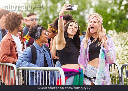 
                Freundinnen, Musikfestival, Selfie                   