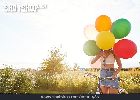 
                Sommer, Verstecken, Luftballons                   