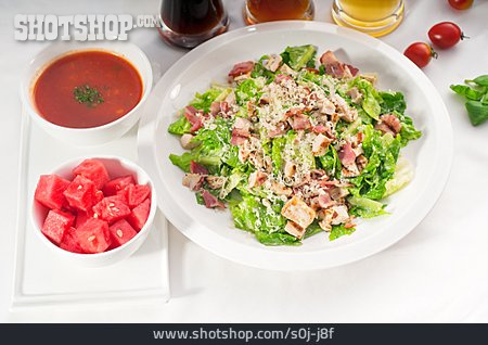 
                Vorspeise, Minestrone, Caesar Salad                   