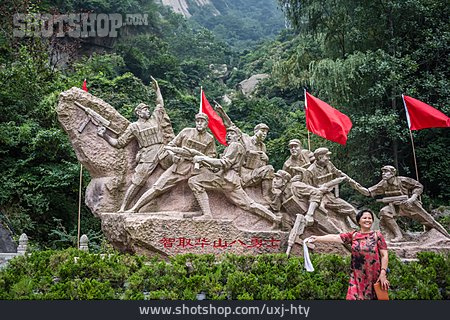 
                Soldatendenkmal, Kommunismus, Shaanxi                   