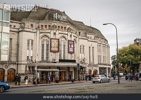 
                London, Broadway Theatre                   