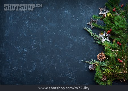 
                Weihnachten, Tannenzweige, Weihnachtsschmuck, Schieferplatte                   