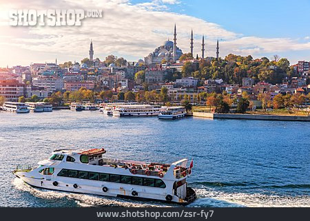 
                Ausflugsschiff, Bosporus, Istanbul, Eminönü                   