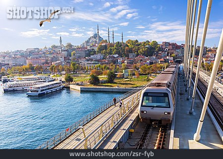 
                Istanbul, Metrobrücke                   