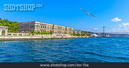 
                Bosporus, Dolmabahce-palast                   