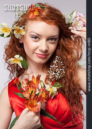 
                Frau, Rote Haare, Blumenschmuck                   