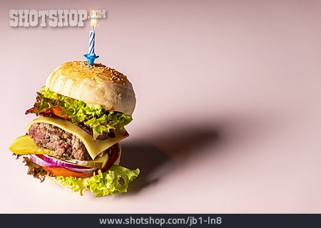 
                Cheeseburger, Geburtstagskerze, Hausgemacht                   