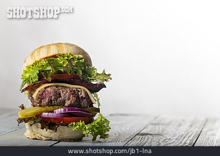 
                Cheeseburger, Hausgemacht                   