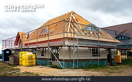 
                Hausbau, Dachkonstruktion                   