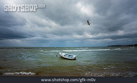 
                Boot, Ostsee, Regenwolke                   