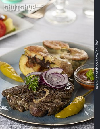 
                Griechische Küche, Mittagessen, Lammfleisch                   
