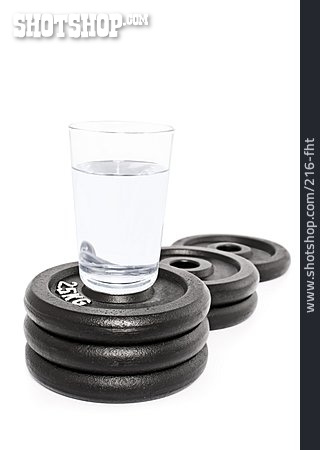 
                Wasser, Wasserglas, Gewichte                   