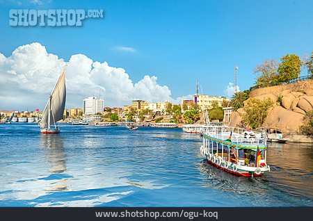 
                Boote, Nil, Assuan                   