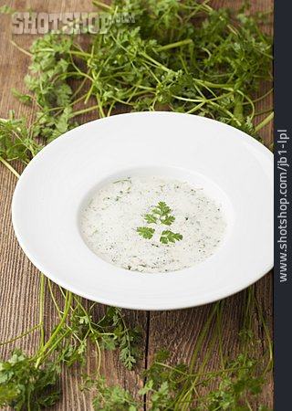 
                Cremesuppe, Kerbelsuppe                   