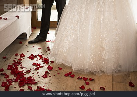 
                Hochzeit, Rosenblüte, Hochzeitspaar                   