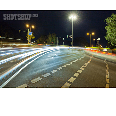 
                Straße, Lichtspur, Fahrbahnmarkierung                   