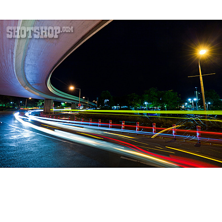 
                Straßenverkehr, Lichtspur, Autobahnbrücke                   