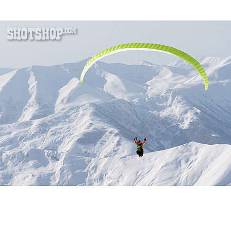 
                Paragliding, Gleitschirmflieger, Gleitschirmfliegen, Kaukasus                   