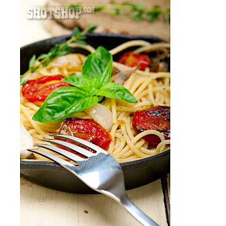 
                Spaghettigericht, Italienische Küche, Vegan                   