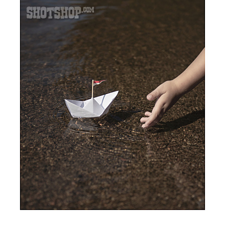 
                Spielen, Origami, Papierschiffchen                   