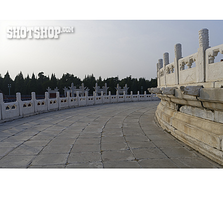 
                Peking, Circular Mound Altar                   