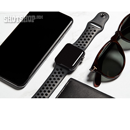 
                Sonnenbrille, Smartphone, Smartwatch                   
